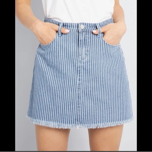 NWOT BLANK NYC Denim Mini Skirt Pale Rails White Blue Striped Fringed Hem sz 27 - Picture 1 of 14